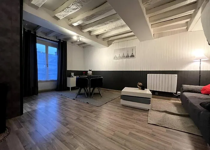 The Red And Black Retreat - Fontainebleau Center