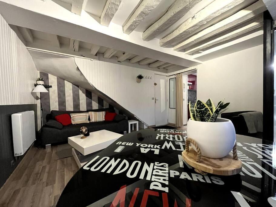The Red And Black Retreat - Center * Fontainebleau